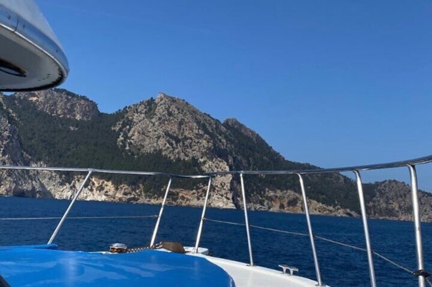 Premier Cruises 4hr Boat Trip inc Drinks, Food, SUP & Snorkel