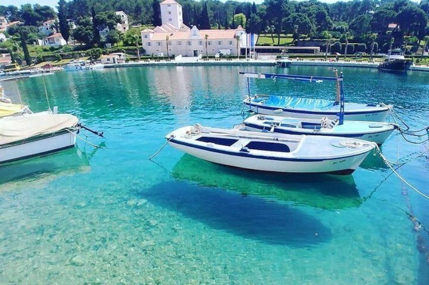 Maslinica harbour