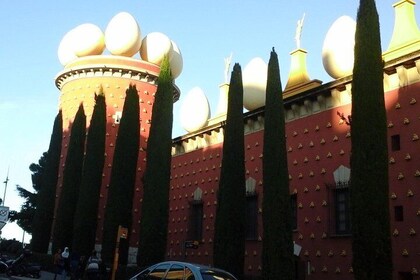 Surreal experience: visit the Dalí museum