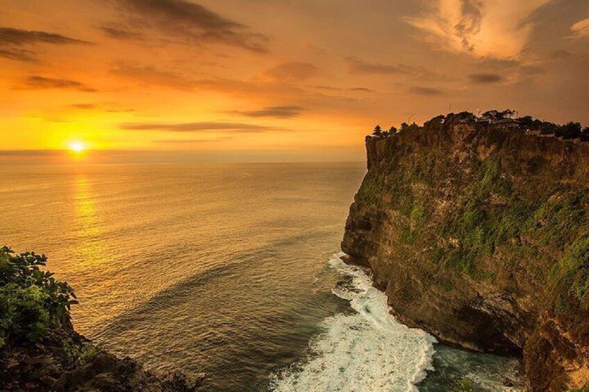 uluwatu temple cliff