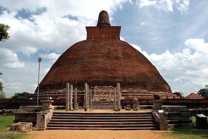 2- Days Private tour to Anuradhapura & Wilpattu National Park from Negombo