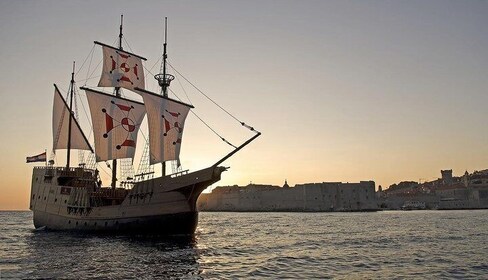 Croisière au coucher du soleil à Dubrovnik à bord d'une karaka traditionnel...