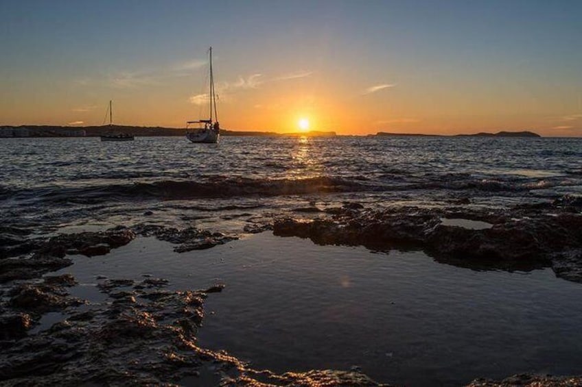 Captivating sunsets on board by Cafe Mambo