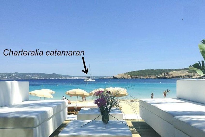 You can disembark and have lunch at the exclusive Cala Bassa Beach Club
