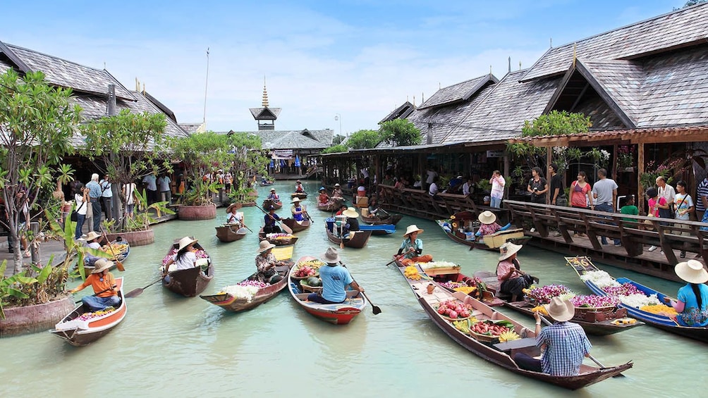 COMBO Pattaya Floating Market Admission + Transport