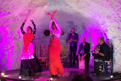 Espectáculo flamenco de 1,5 horas en una cueva-restaurante en Granada