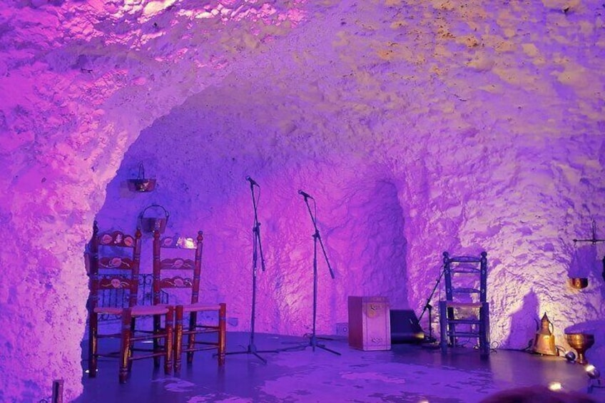 Skip the Line: 1 Hour Flamenco Show Ticket in a Cave-Restaurant in Granada