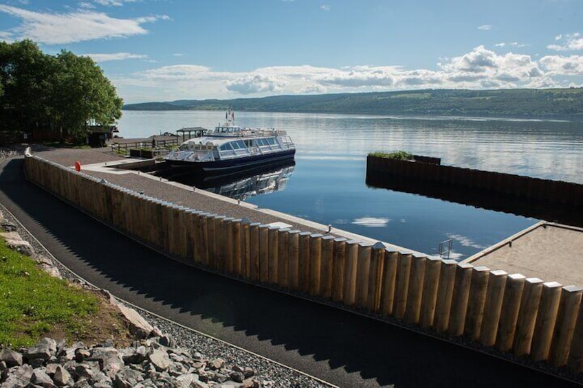 Loch Ness 1-Hour Cruise with Urquhart Castle Views