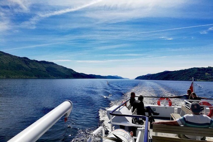 Loch Ness 1-Hour Cruise with Urquhart Castle Views