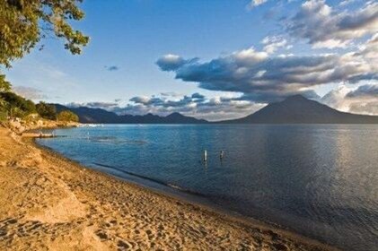 Lake Atitlán Sightseeing Cruise with Transport from Guatemala City