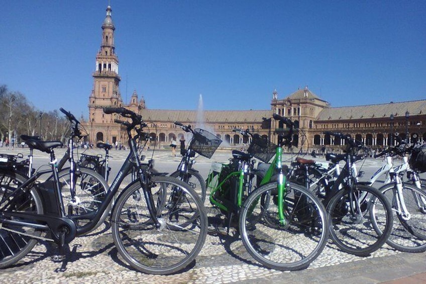 Bikes at Plaza de España.