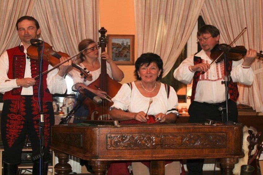 Folklore Evening with Music and Dinner