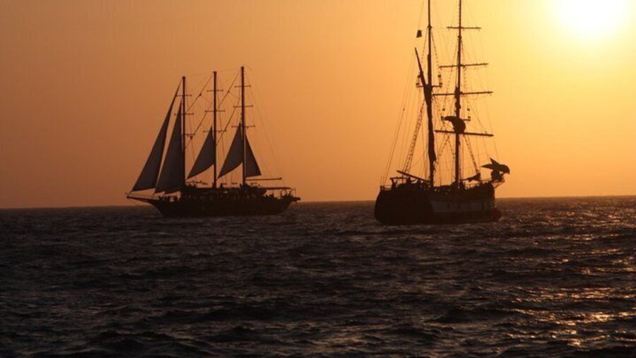 Santorini Volcanic Sunset Cruise