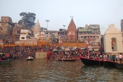 Excursion d’une journée à Varanasi avec temples et ganga Aarti – de l’aube ...