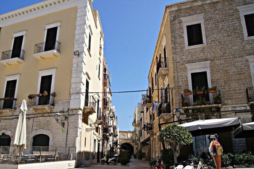 Discover Bari 