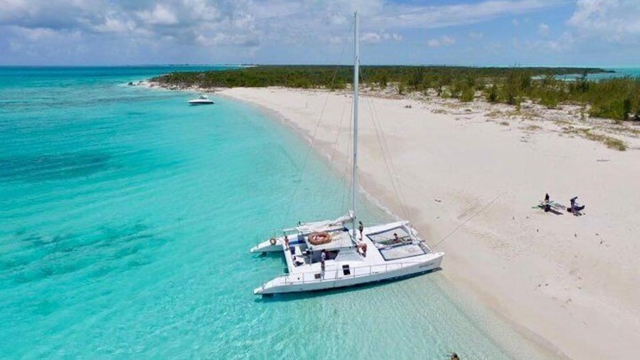 4-Hour Catamaran Sail and Snorkel Tour from Grace Bay