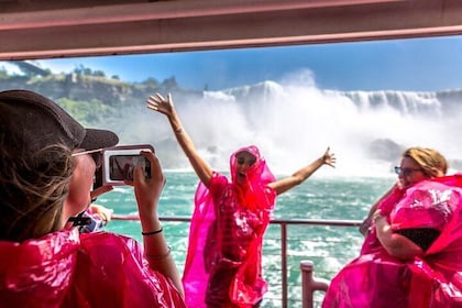Toronto To Niagara Falls Day and Evening Tour (Boat Cruise & Wine Tasting)