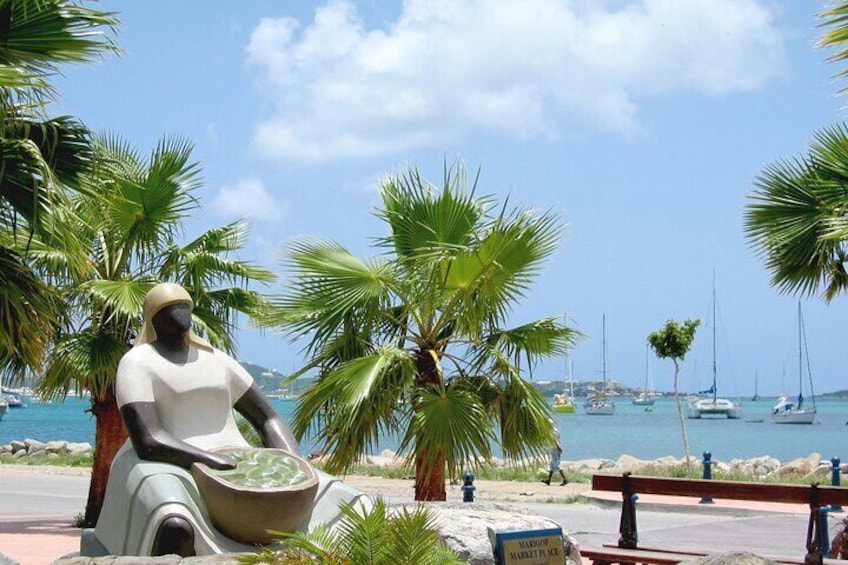 Woman or the market statue in Marigot
