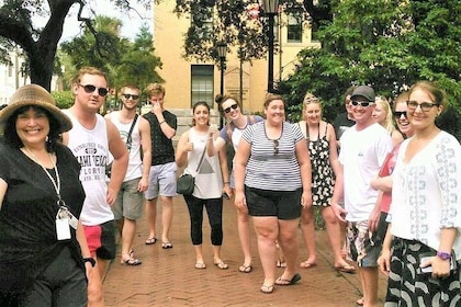 Savannah Stroll: Guided Sightseeing & History Walking Tour of Savannah