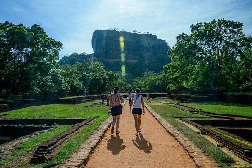 All-Inclusive Sigiriya Rock Fortress and Dambulla Cave Temples Private Day Trip
