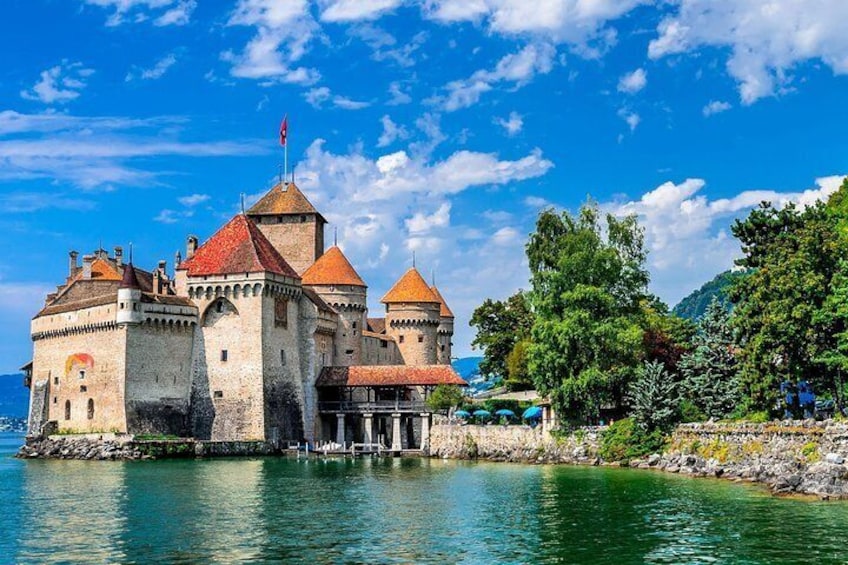 Swiss Riviera Private Tour: Lausanne, Montreux and Chateau Chillon