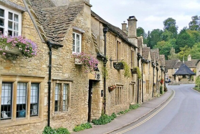 Discover the Cotswolds, its secrets and its stories...