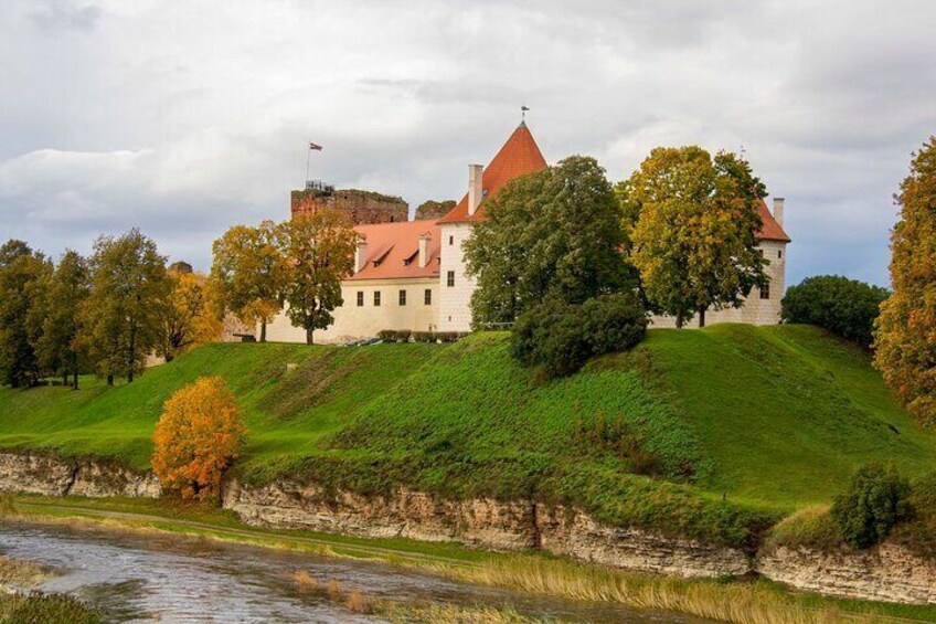 Mini Baltic Tour: Riga - Bauska - Rundale - Hill of Crossess - Riga