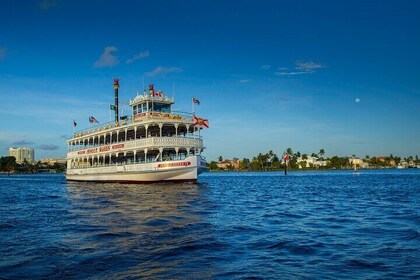 Jungle Queen Riverboat 90-Minute Narrated Sightseeing Cruise in Fort Lauder...