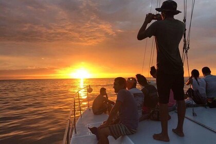 Recorrido en catamarán a una playa solitaria