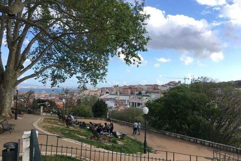 Lisbon: 1.5-Hours Old Town and City Center Tour on a Private Guided Tuk