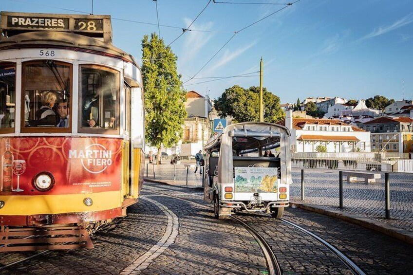 Lisbon: 1.5-Hours Old Town and City Center Tour on a Private Guided Tuk