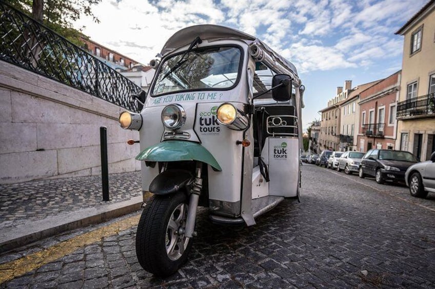 Lisbon: 1.5-Hours Old Town and City Center Tour on a Private Guided Tuk
