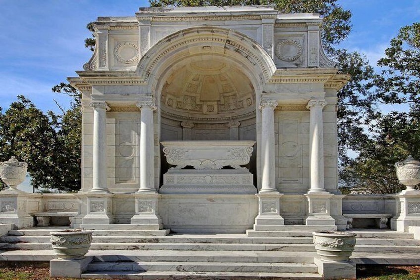 Metairie Cemetery: Lacoste Tomb 