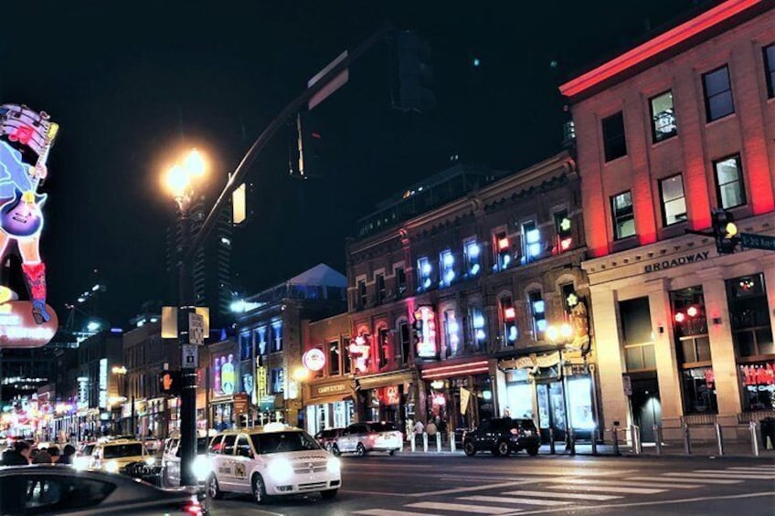 Nashville at Night-Time Trolley Tour with Photo Stops