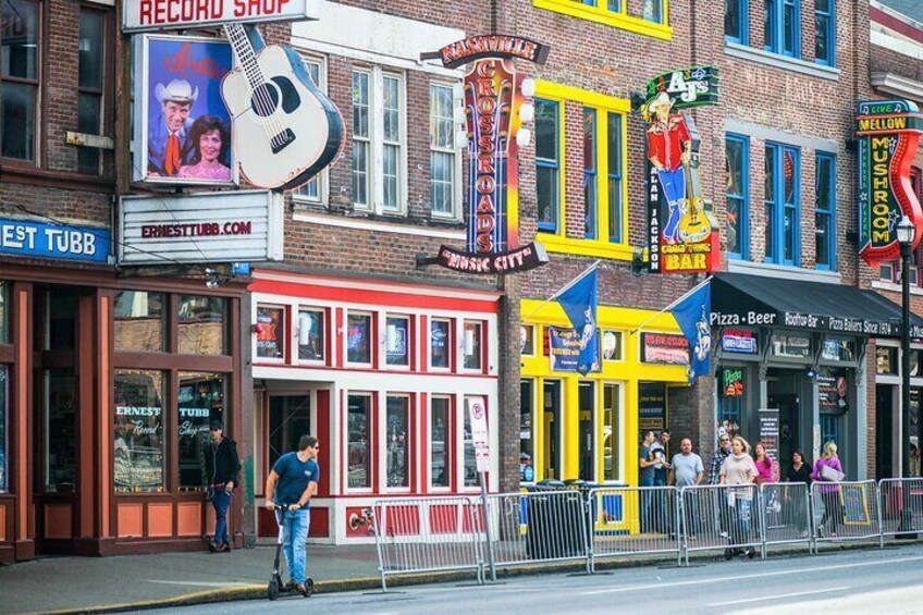 Nashville at Night-Time Trolley Tour with Photo Stops