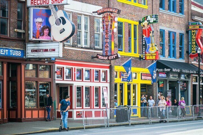 Nashville at Night-Time Trolley Tour with Photo Stops
