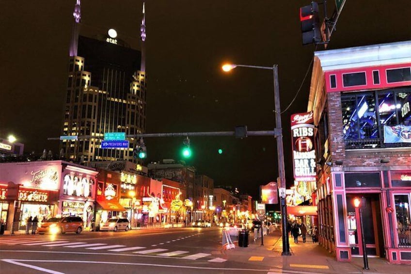 Nashville at Night-Time Trolley Tour with Photo Stops