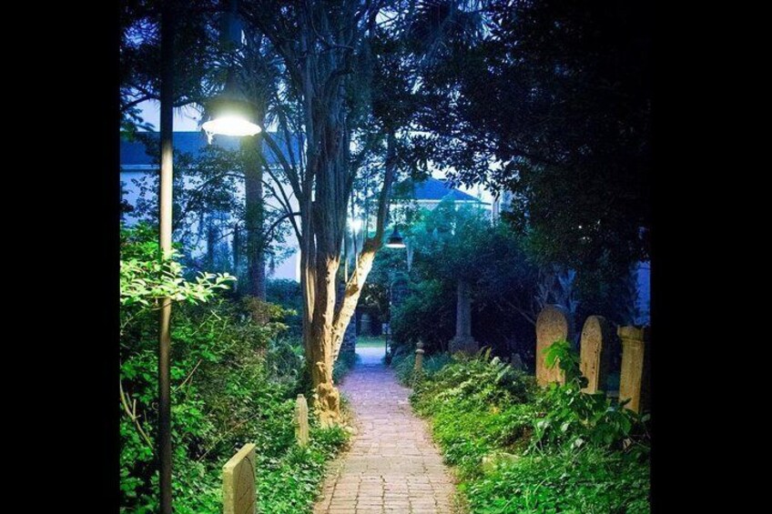 Ghosts of Charleston Night-Time Walking Tour with Unitarian Church Graveyard