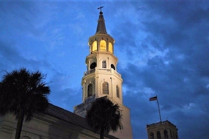 Ghosts of Charleston Night-Time Walking Tour with Unitarian Church Graveyar...