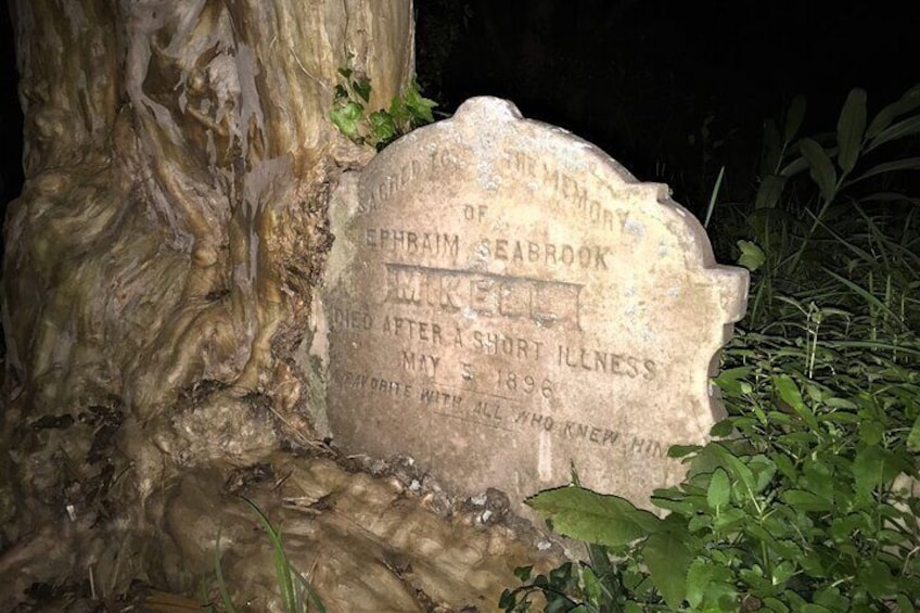 Ghosts of Charleston Night-Time Walking Tour with Unitarian Church Graveyard