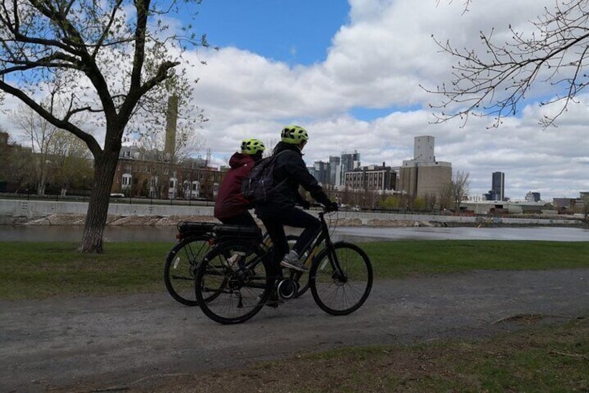 Independent Tour of Montreal by Bike