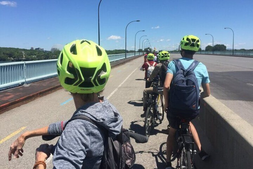 Independent Tour of Montreal by Bike