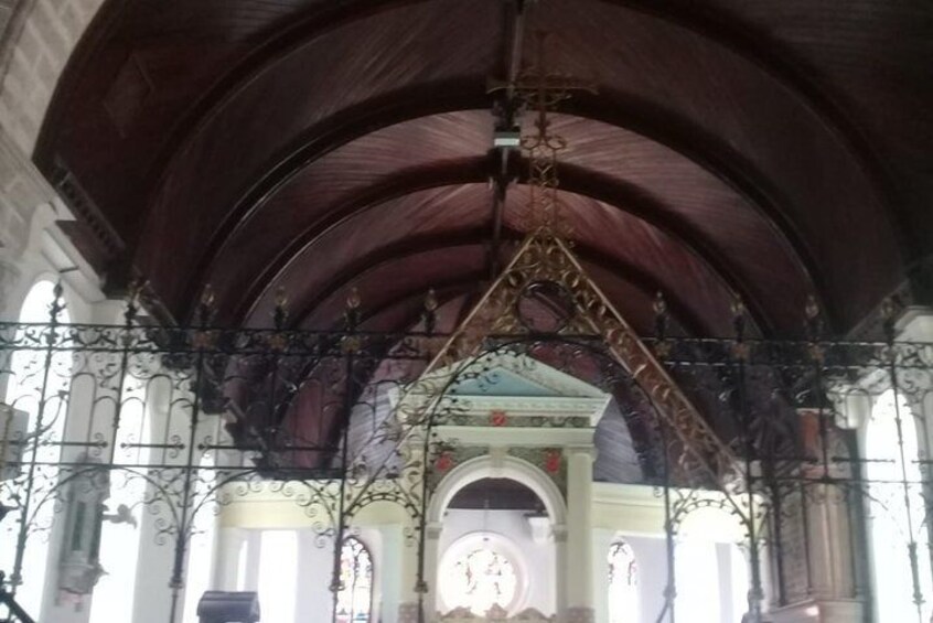 Barrel vaulted ceiling.