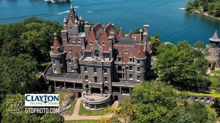 Boldt Castle and 2 Nation Tour
