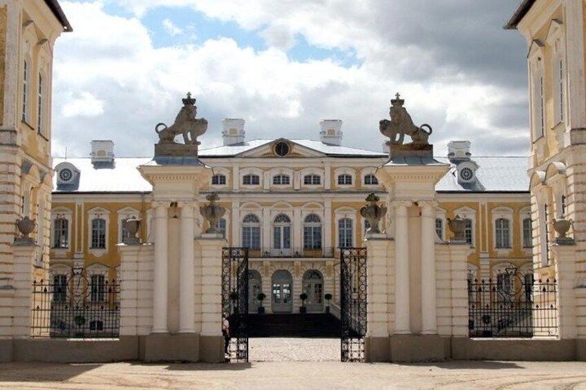 Rundale palace gates