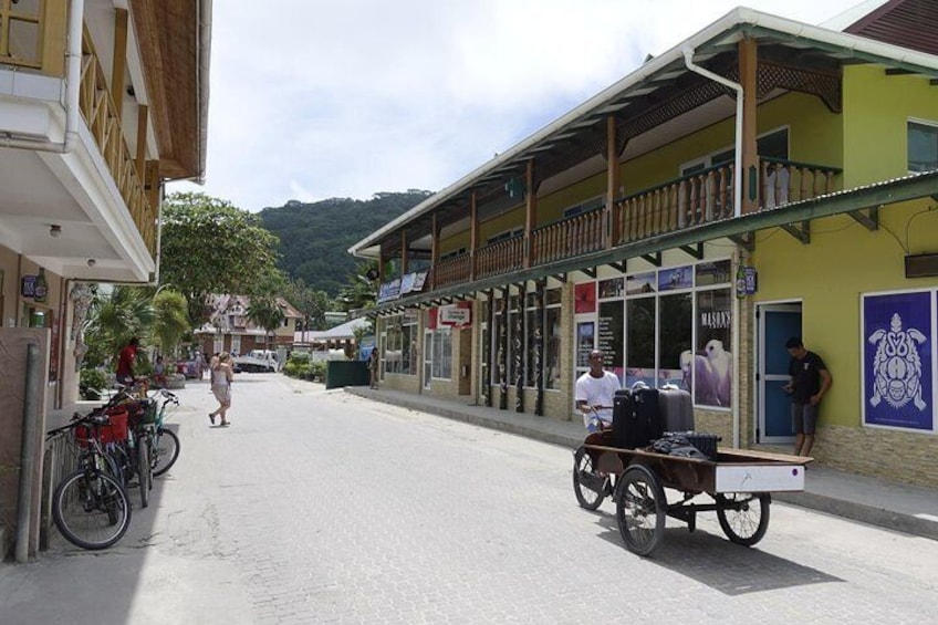 La Digue - La Passe (Main Street)