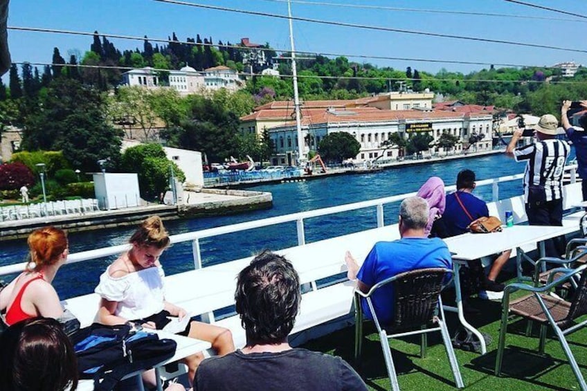 Bosphorus Strait Cruise with Kücüksu Palace Or Rumeli Fortress Tour