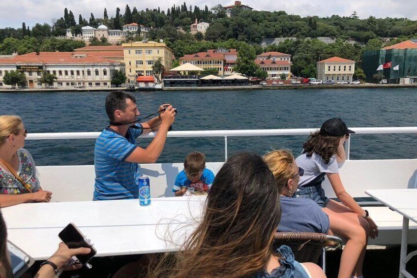 Bosphorus Strait Cruise with Kücüksu Palace Or Rumeli Fortress Tour