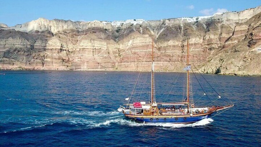 3 Islands Caldera Cruise in Santorini with transfer