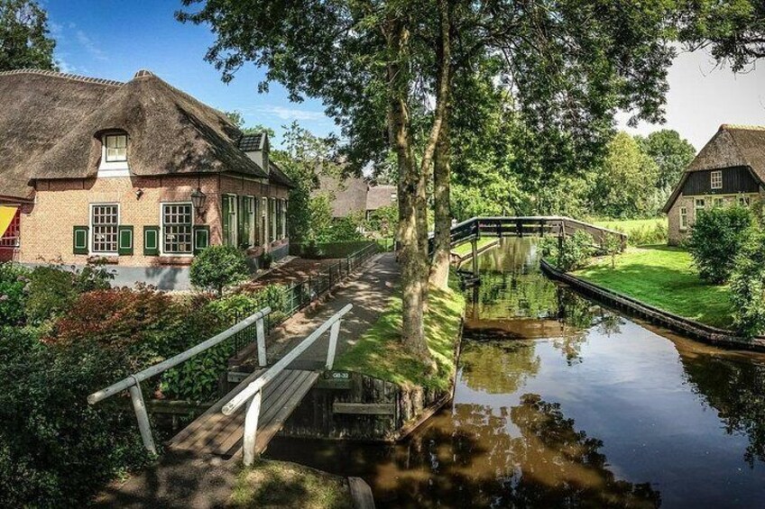 Private Sightseeing Tour to Giethoorn from Amsterdam